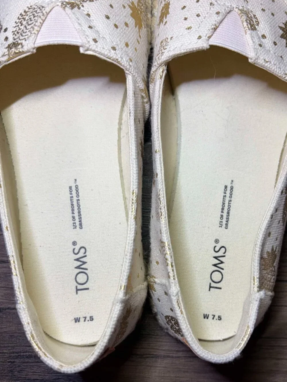 Toms Shoes Alpargatas Gold Pineapples Size 7.5